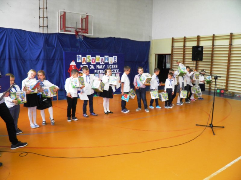 Pasowanie na ucznia klasy I.